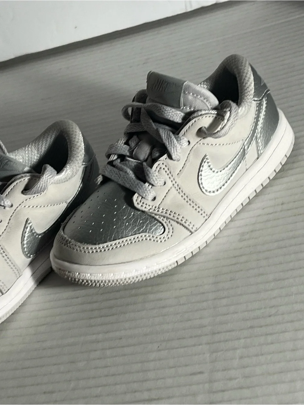 Nike size 9 children good condition